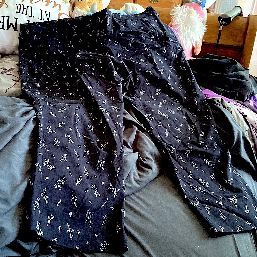 Women’s Capris.  Size 20. Navy with white flowers.